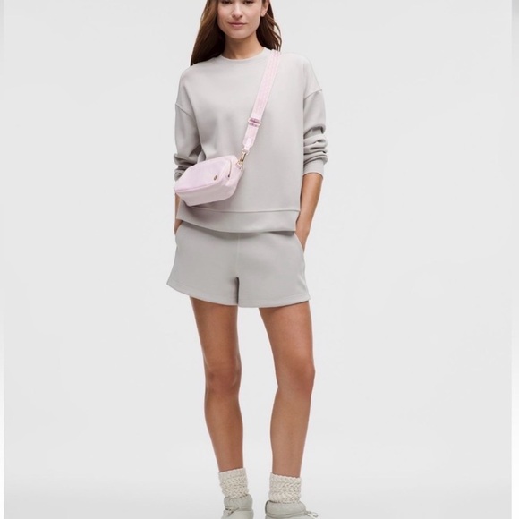 NWT Lululemon Everywhere Crossbody Bag 2L L Monogram Metallic Blissful Pink/Gold - Picture 3 of 13